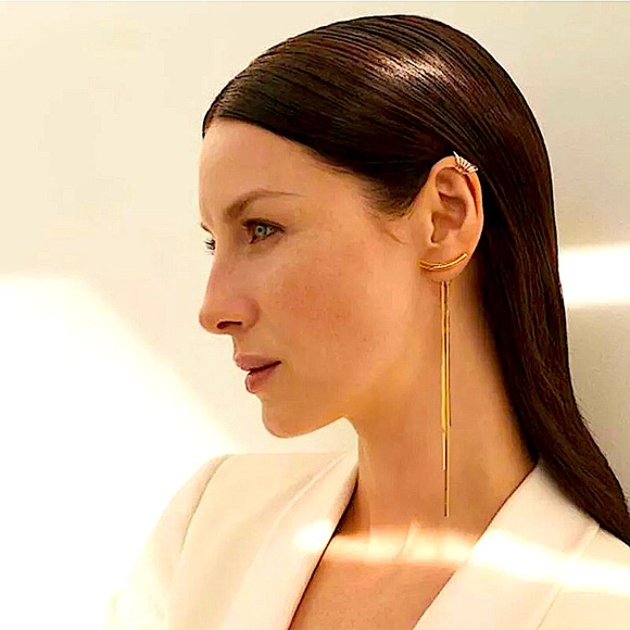 👑 New Gold Dangle Earrings 👑 - Picture 4 of 7